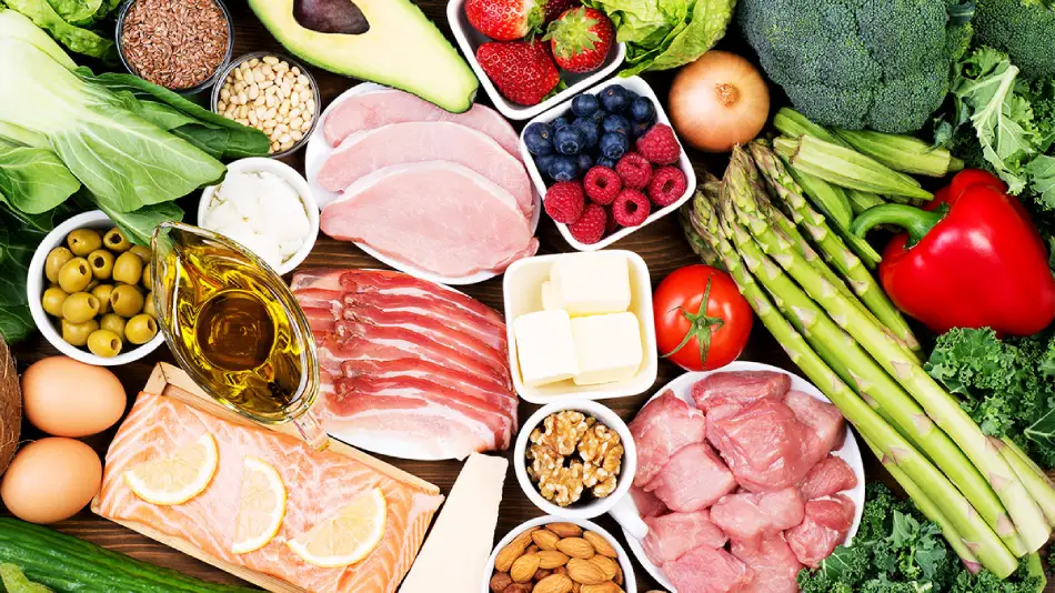 An appealing display of diabetes-friendly options, including various meats, fresh vegetables, and colorful fruits on a platter.