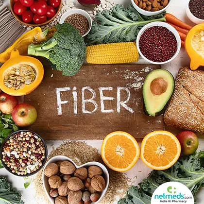 An educational image showcasing foods high in fiber, focusing on fiber's ability to enhance fullness and curb snacking urges